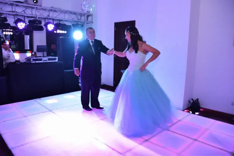 XV años — pareja en pista