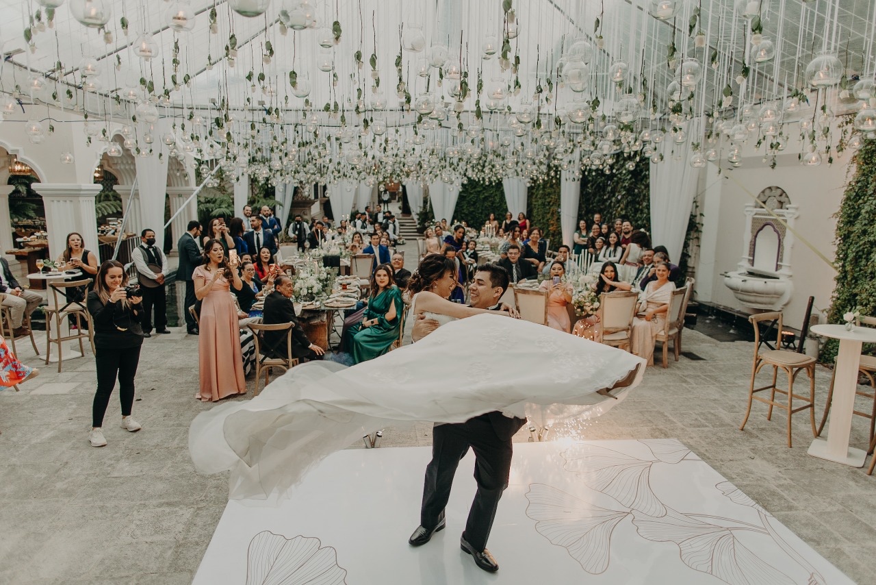 XV años — baile en pista